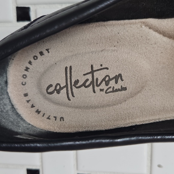 Clarks Leather Loafers, Sz 9 - Picture 4 of 8